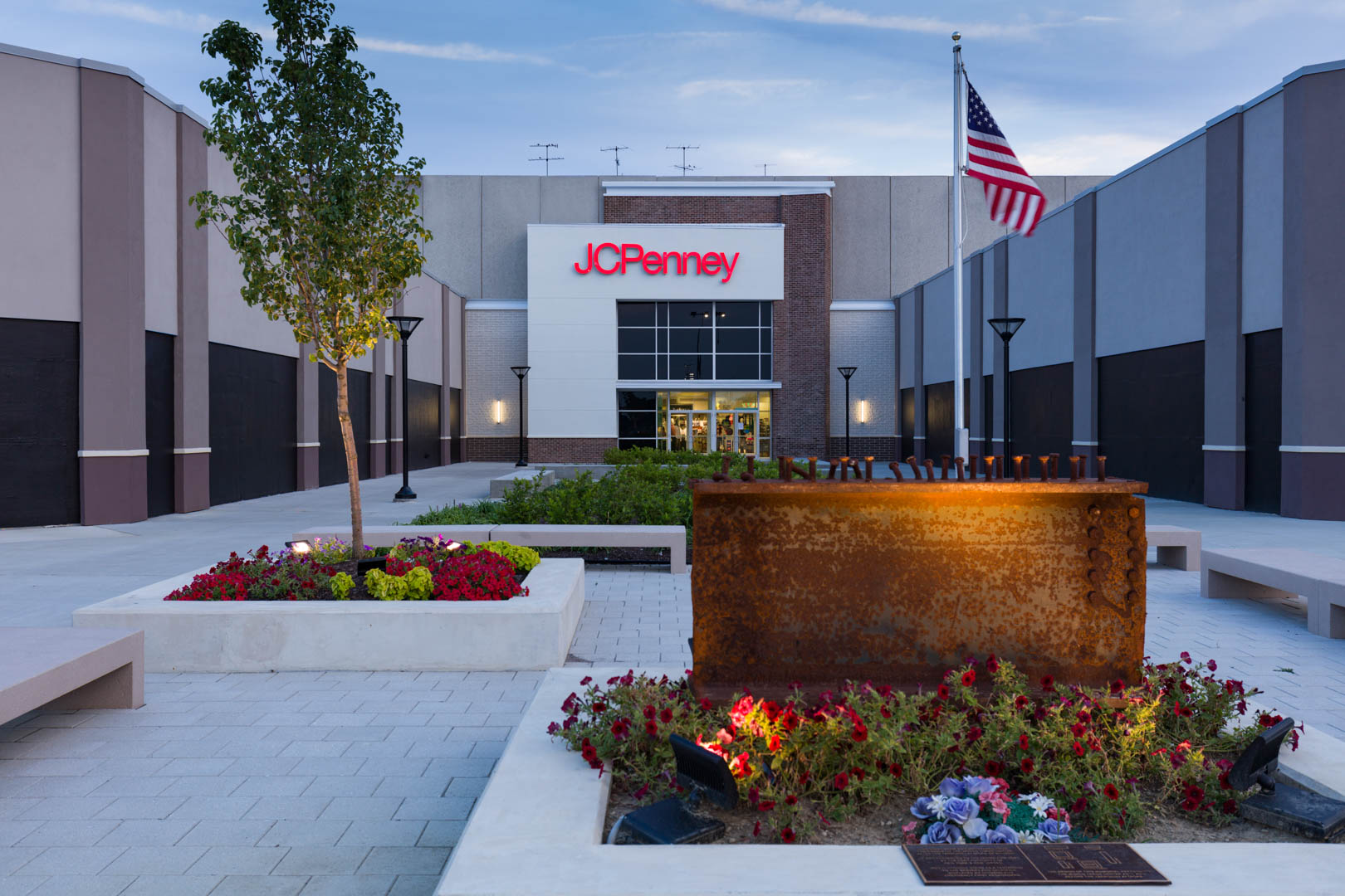 Forecourt to retail entrance