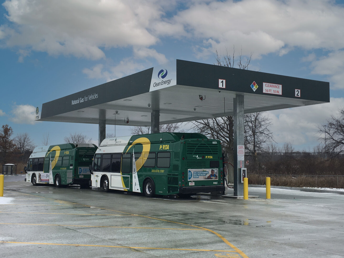 parta cng buses at station